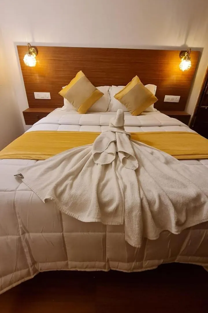 Botel Venezia Kerala Houseboat Cruise - Alleppey Houseboat Hotel Alappuzha India
